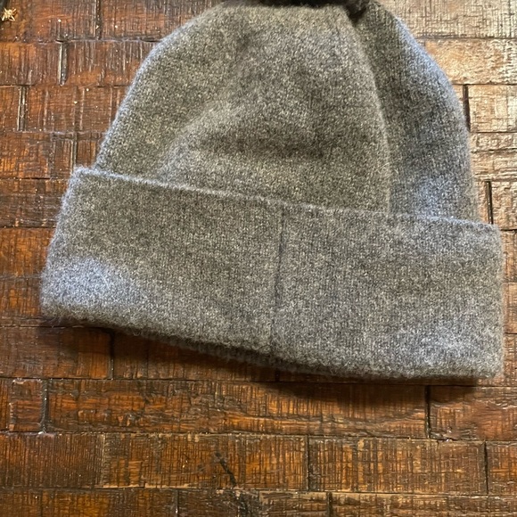 Berretto Tricot material great for the winter never worn beforewith Authenticity - Picture 4 of 4